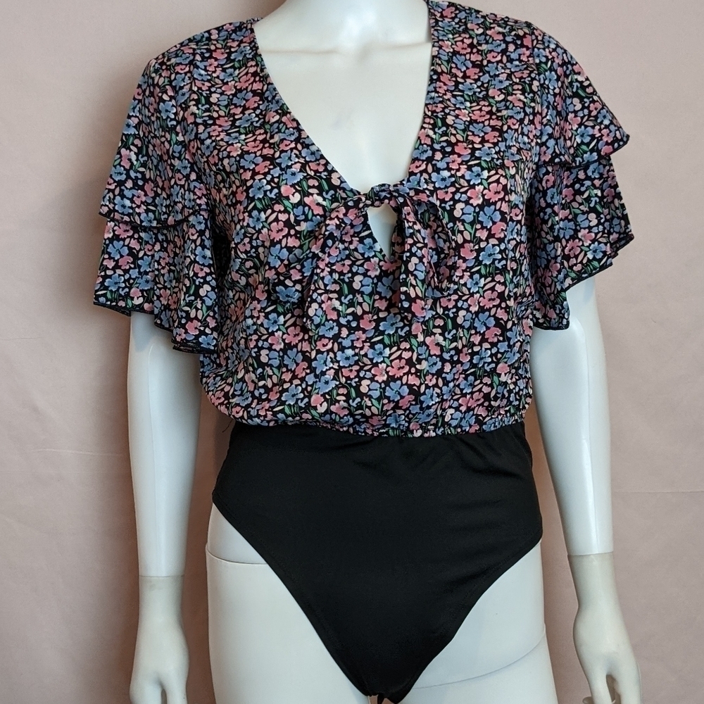 Boohoo Floral Tie Front Budysuit